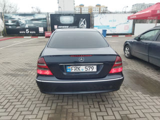 Mercedes E-Class foto 2