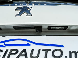Peugeot 208 foto 15