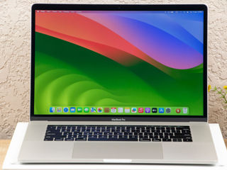 Macbook Pro 15 2017/ Core I7 7820HQ/ 16Gb Ram/ Radeon Pro 560/ 500Gb SSD/ 15.4" Retina/ 72Cycles!!! foto 2