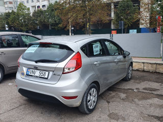 Ford Fiesta foto 2