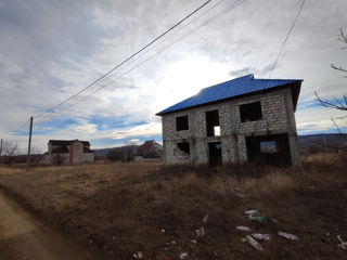 Lot de teren cu casă nefinisată la 10 km de Chișinău foto 2