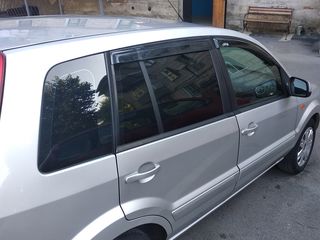 Ford Fusion foto 9