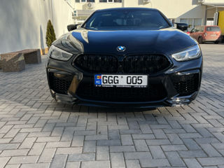 BMW 8 Series foto 2