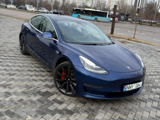 Tesla Model 3 foto 2