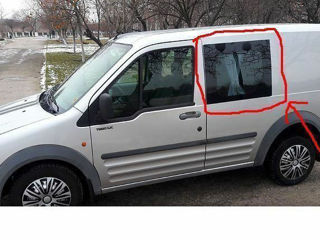 Ford Transit Connect-боковые стекла салона( левое и правое).