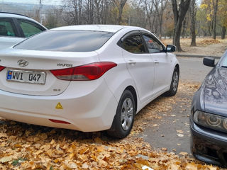 Hyundai Elantra foto 2