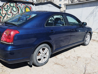 Toyota Avensis foto 4