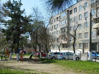 Urgent se vinde apartament cu 2 odai total mobilat. foto 9