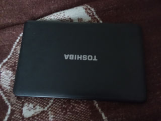 Se vinde laptop Toshiba