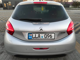 Peugeot 208 foto 3