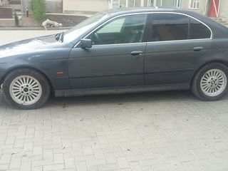 BMW 5 Series foto 3