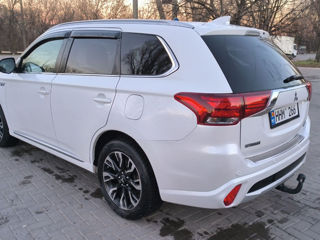 Mitsubishi Outlander foto 3