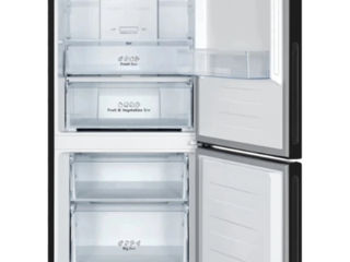 Продам Холодильник Hisense RB390N4GBE