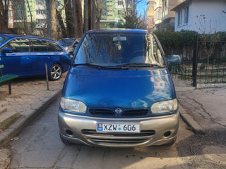 Nissan Serena foto 6