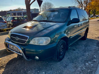 KIA Carnival foto 2