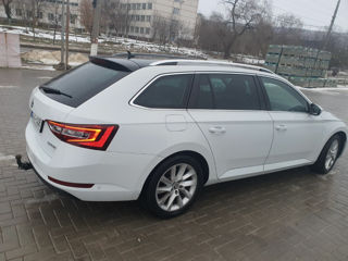 Skoda Superb foto 2