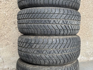 Vând anvelope 225/50 R17