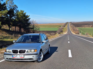 BMW 3 Series Touring foto 2