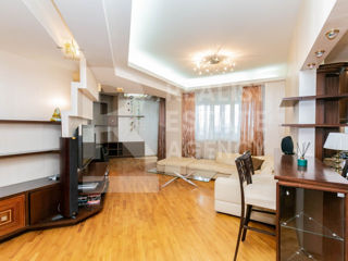 Apartament cu 3 camere, 143 m², Centru, Chișinău foto 1