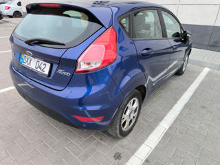 Ford Fiesta foto 2