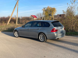 BMW 3 Series Touring foto 2