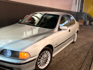 BMW 5 Series foto 4