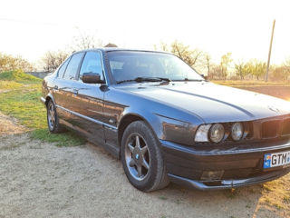 BMW 5 Series foto 2