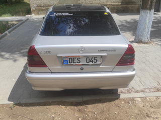 Mercedes C-Class foto 7