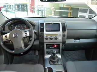 Nissan Pathfinder foto 8