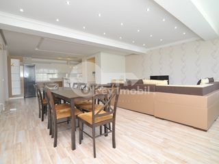 Centrul orașului ! Apartament spațios cu 3 dormitoare+salon, 1200 € ! foto 13