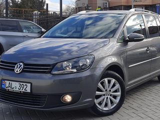 Volkswagen Touran foto 1