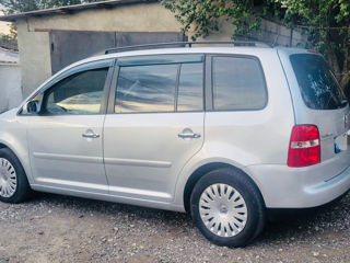 Volkswagen Touran foto 4