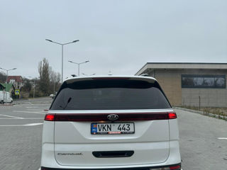 KIA Carnival foto 2