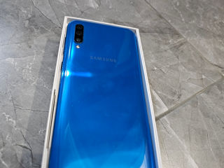 Vând Samsung Galaxy A50 6/128 foto 3