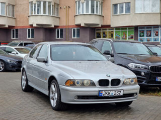 BMW 5 Series foto 3