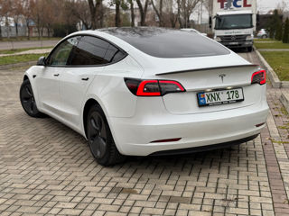 Tesla Model 3 foto 4