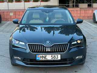 Skoda Superb foto 2