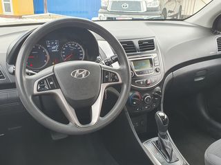 Hyundai Accent foto 9