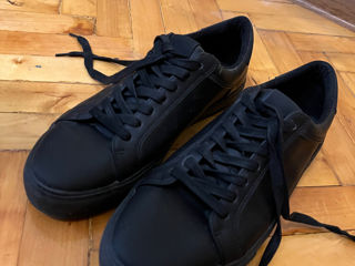 Ghete Pull&Bear negre marimea 41-42 foto 1