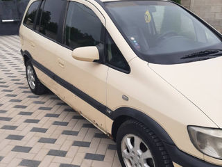 Opel Zafira foto 3