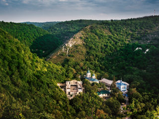 Pelerinaje la 9 Manastiri in Moldova- de la 350 lei-pers, 6/20/50 pers. zilnic,