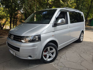 Volkswagen Caravelle foto 1