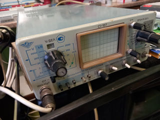 Osciloscop C1-107 cu multimetru digital.