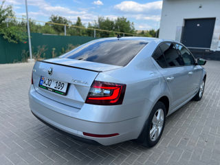 Skoda Octavia foto 1