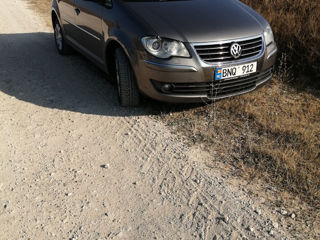 Volkswagen Touran foto 2