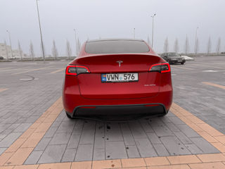 Tesla Model Y foto 5