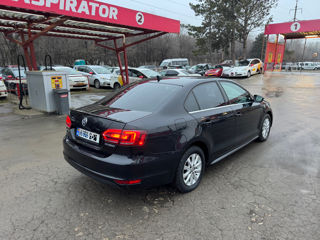 Volkswagen Jetta foto 4