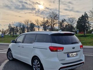 KIA Carnival foto 2