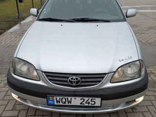 Toyota Avensis foto 1