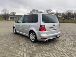 Volkswagen Touran foto 4